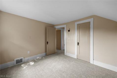 814 E Broad Street Louisville OH 44641