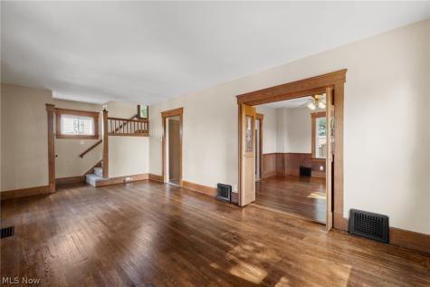 814 E Broad Street Louisville OH 44641