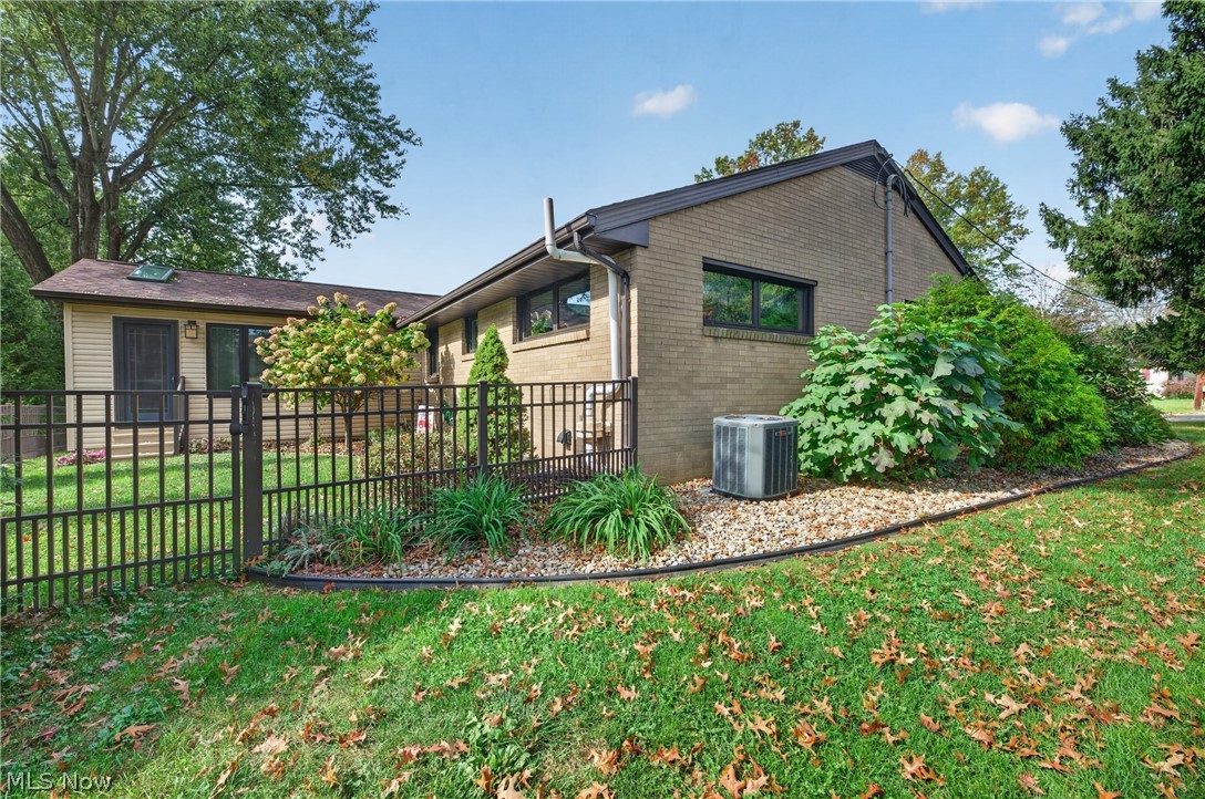 408 E 18th Street Dover OH 44622