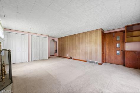 1025 S 12th Street Sebring OH 44672
