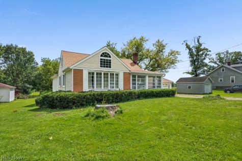 1025 S 12th Street Sebring OH 44672