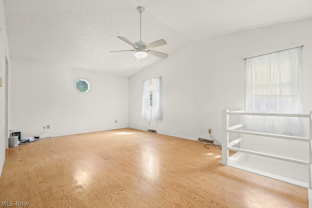 1025 S 12th Street Sebring OH 44672