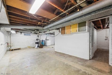1025 S 12th Street Sebring OH 44672