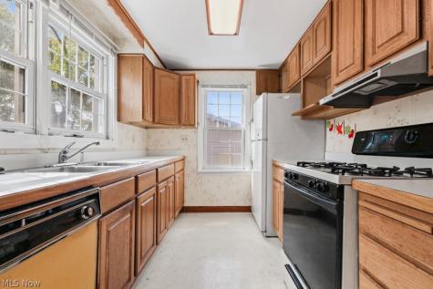1025 S 12th Street Sebring OH 44672