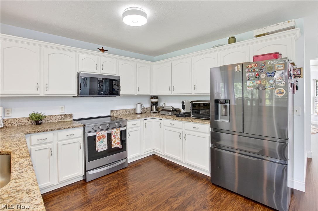 5166 Weatherstone Drive North Ridgeville OH 44039