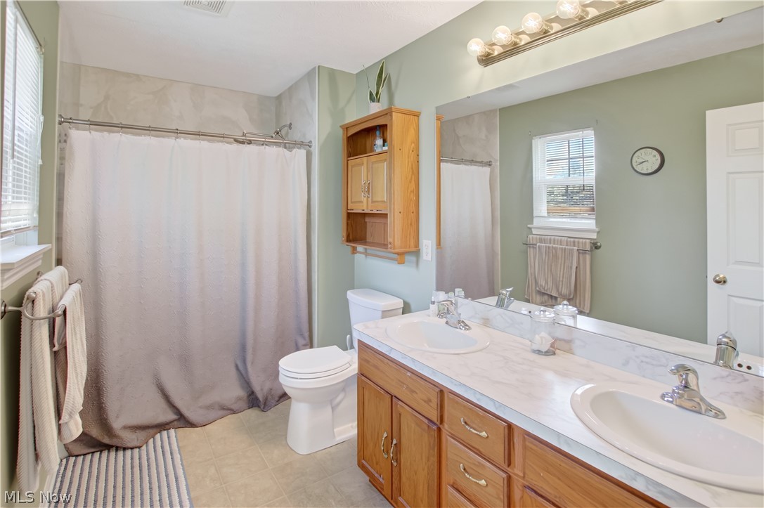5166 Weatherstone Drive North Ridgeville OH 44039