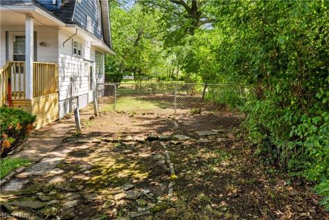 13513 Corby Road Cleveland OH 44120