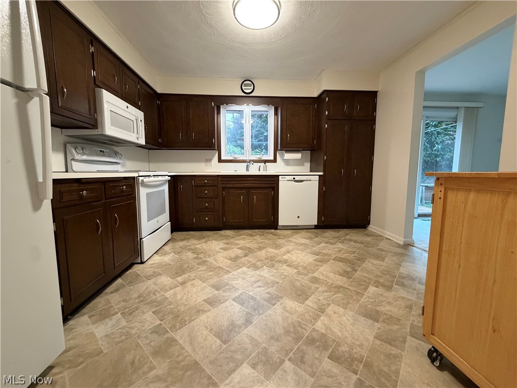 430 Hazelwood Drive SW New Philadelphia OH 44663