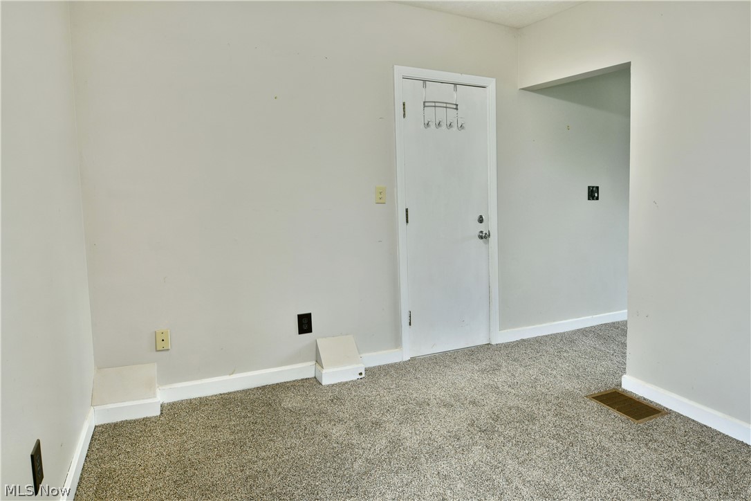 6979 Thompson Clark Road Bristolville OH 44402