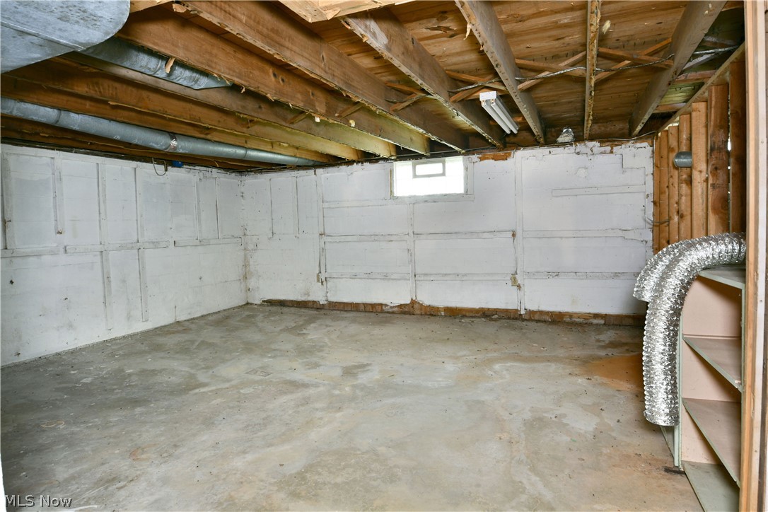 6979 Thompson Clark Road Bristolville OH 44402