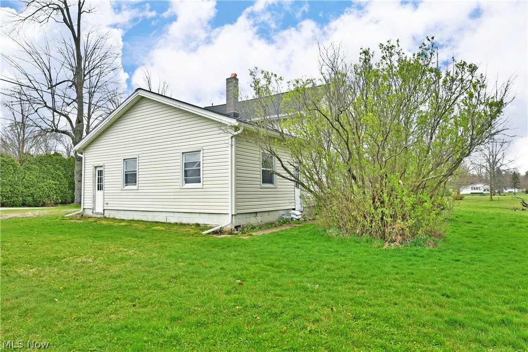 6979 Thompson Clark Road Bristolville OH 44402
