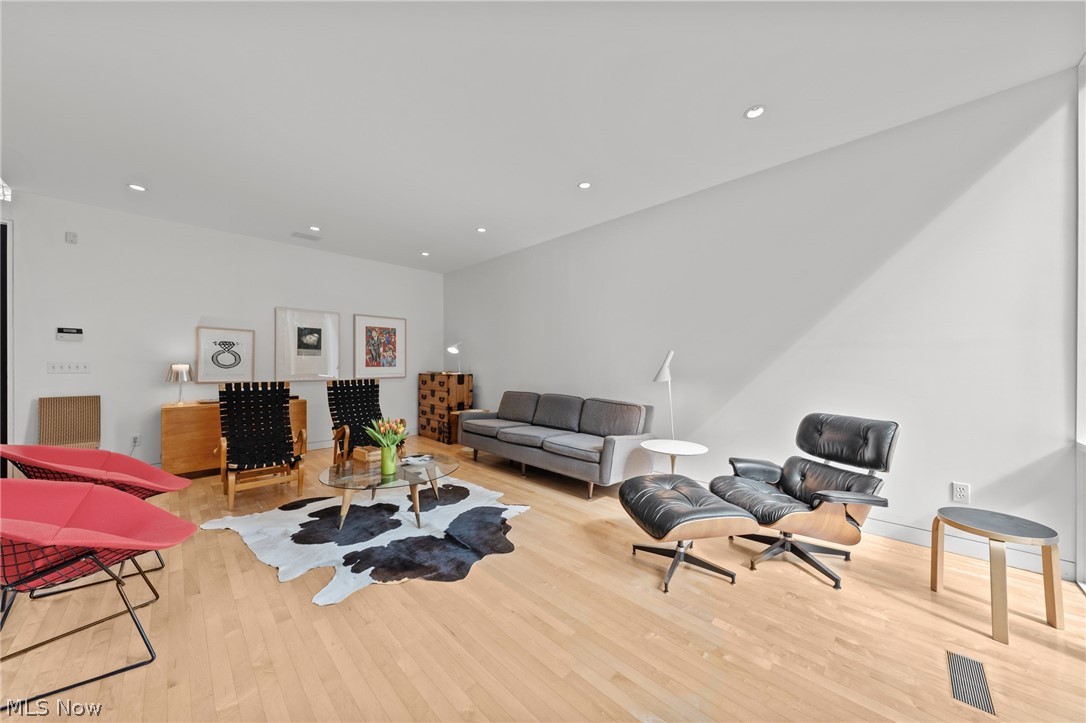 2226 Chestnut Hills Drive Cleveland Heights OH 44106