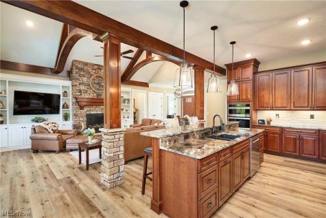2141 Hayden Drive Hinckley OH 44233