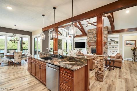2141 Hayden Drive Hinckley OH 44233