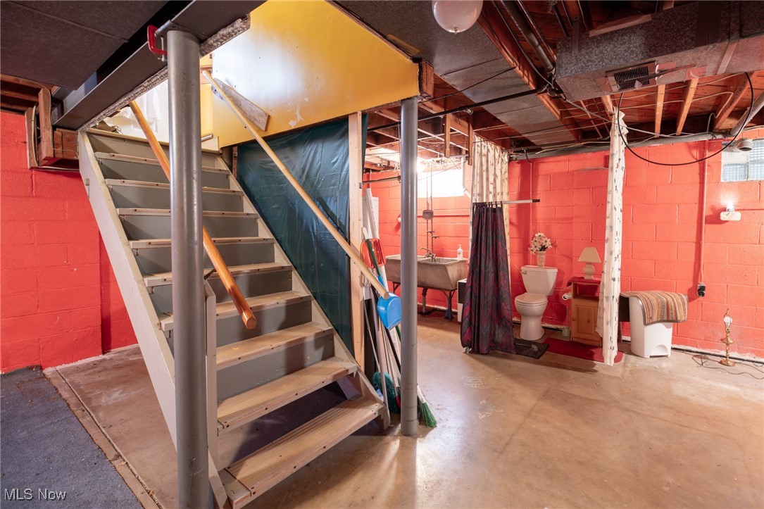 1074 N Main Street Akron OH 44310