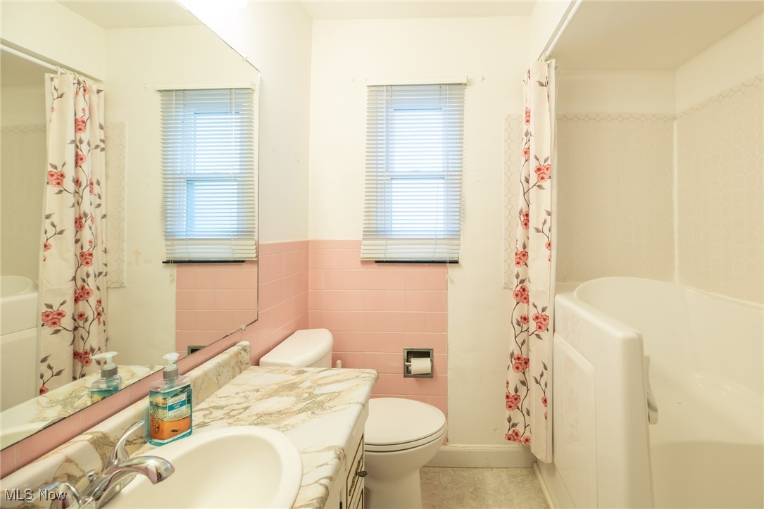 1074 N Main Street Akron OH 44310