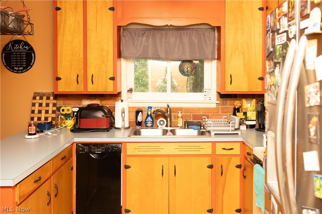 1337 Canoe Lane Coshocton OH 43812
