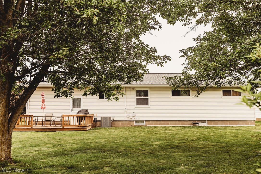 1337 Canoe Lane Coshocton OH 43812