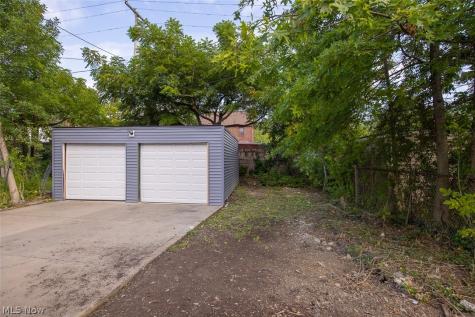 16811 Biltmore Avenue Cleveland OH 44128