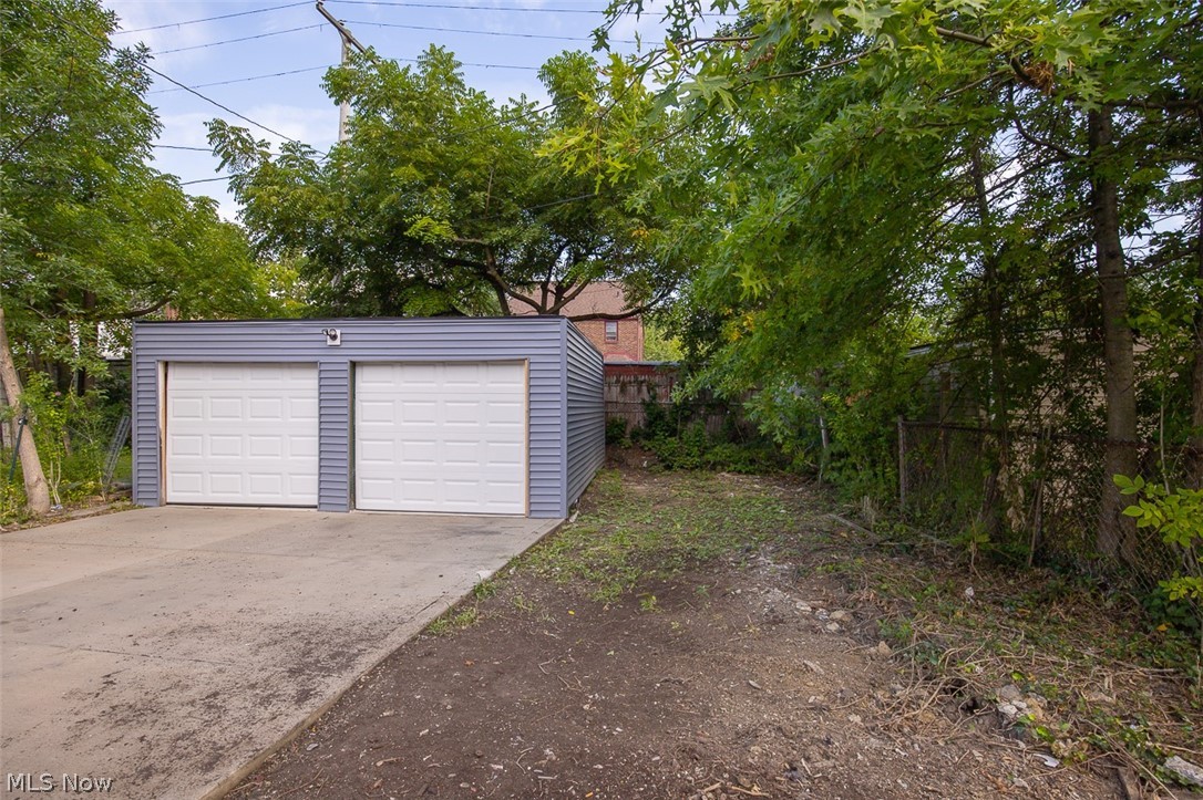 16811 Biltmore Avenue Cleveland OH 44128