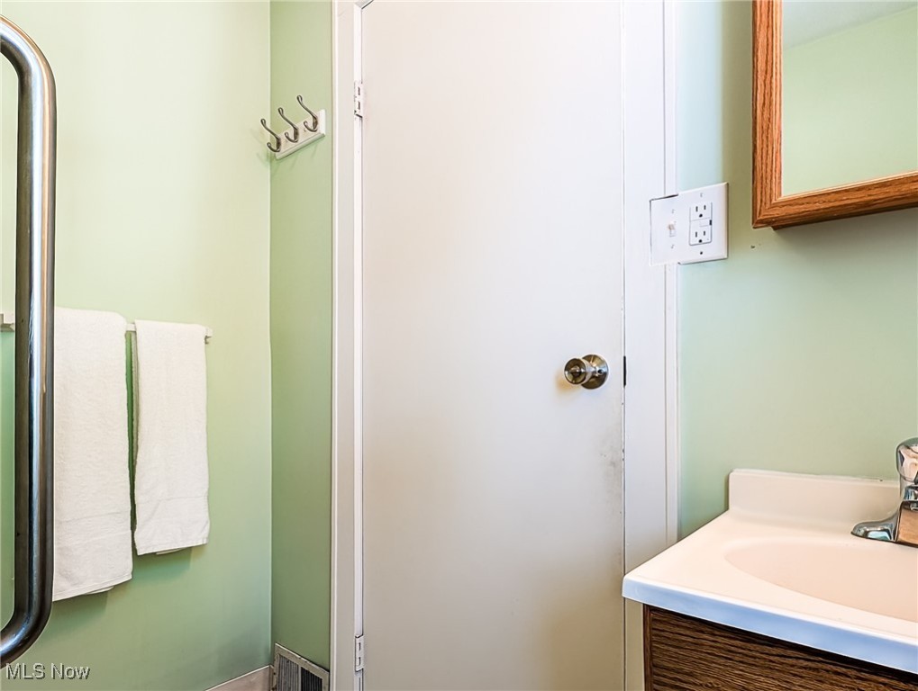 17 W Woodsdale Avenue Akron OH 44301