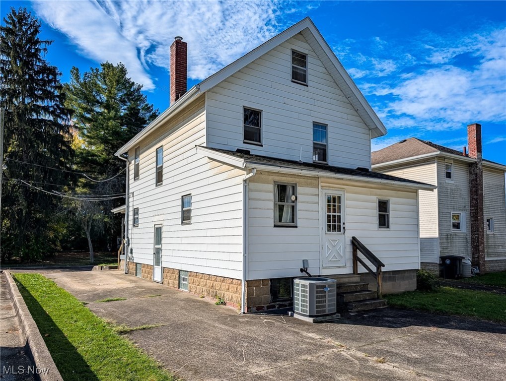 17 W Woodsdale Avenue Akron OH 44301