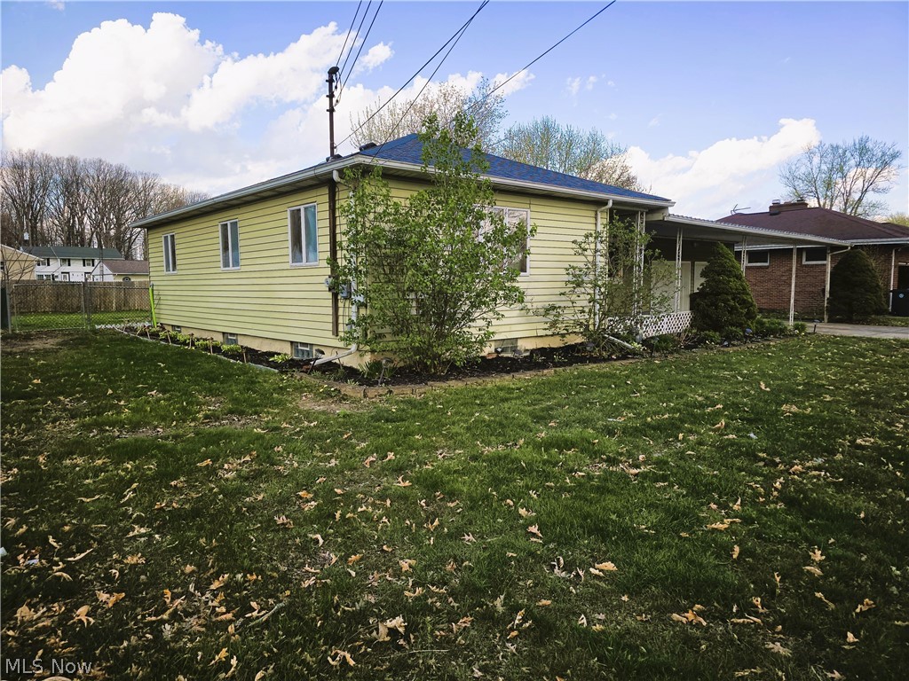 3839 Valacamp SE Warren OH 44484