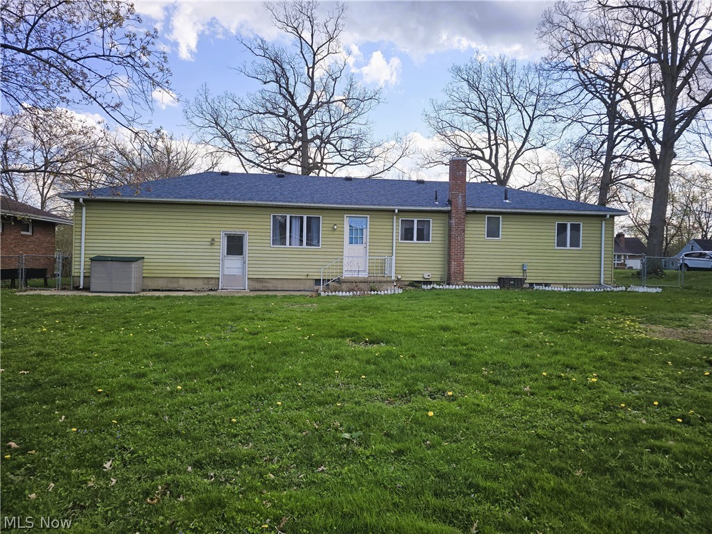 3839 Valacamp SE Warren OH 44484