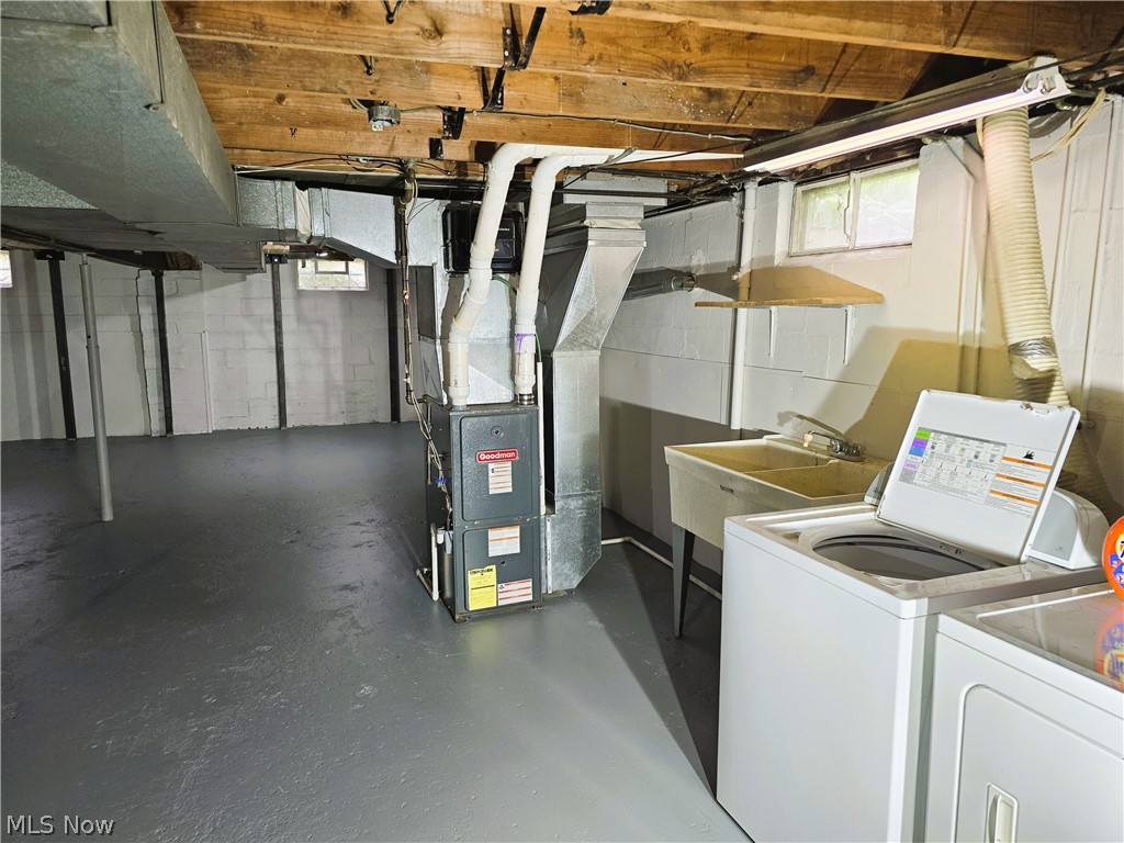 3839 Valacamp SE Warren OH 44484