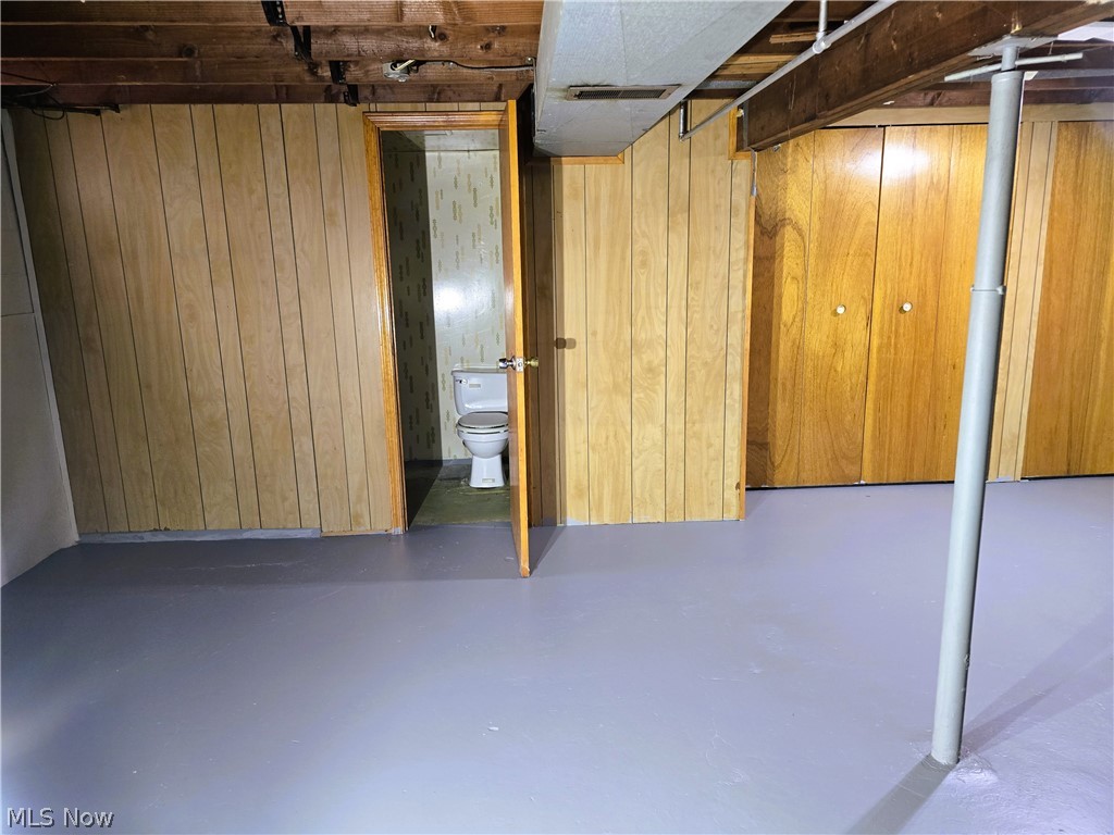3839 Valacamp SE Warren OH 44484