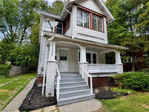1007 Delia Avenue Akron OH 44320