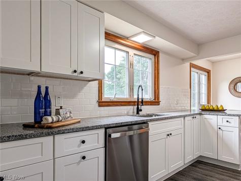 6328 Roselawn Avenue Ravenna OH 44266