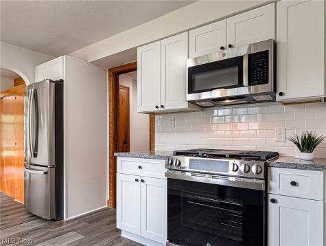 6328 Roselawn Avenue Ravenna OH 44266