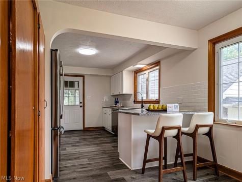 6328 Roselawn Avenue Ravenna OH 44266