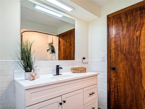 6328 Roselawn Avenue Ravenna OH 44266