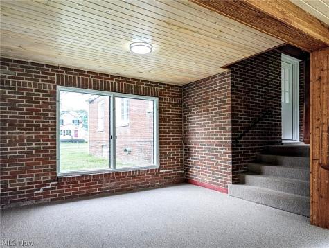 6328 Roselawn Avenue Ravenna OH 44266