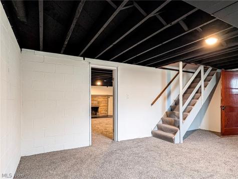 6328 Roselawn Avenue Ravenna OH 44266