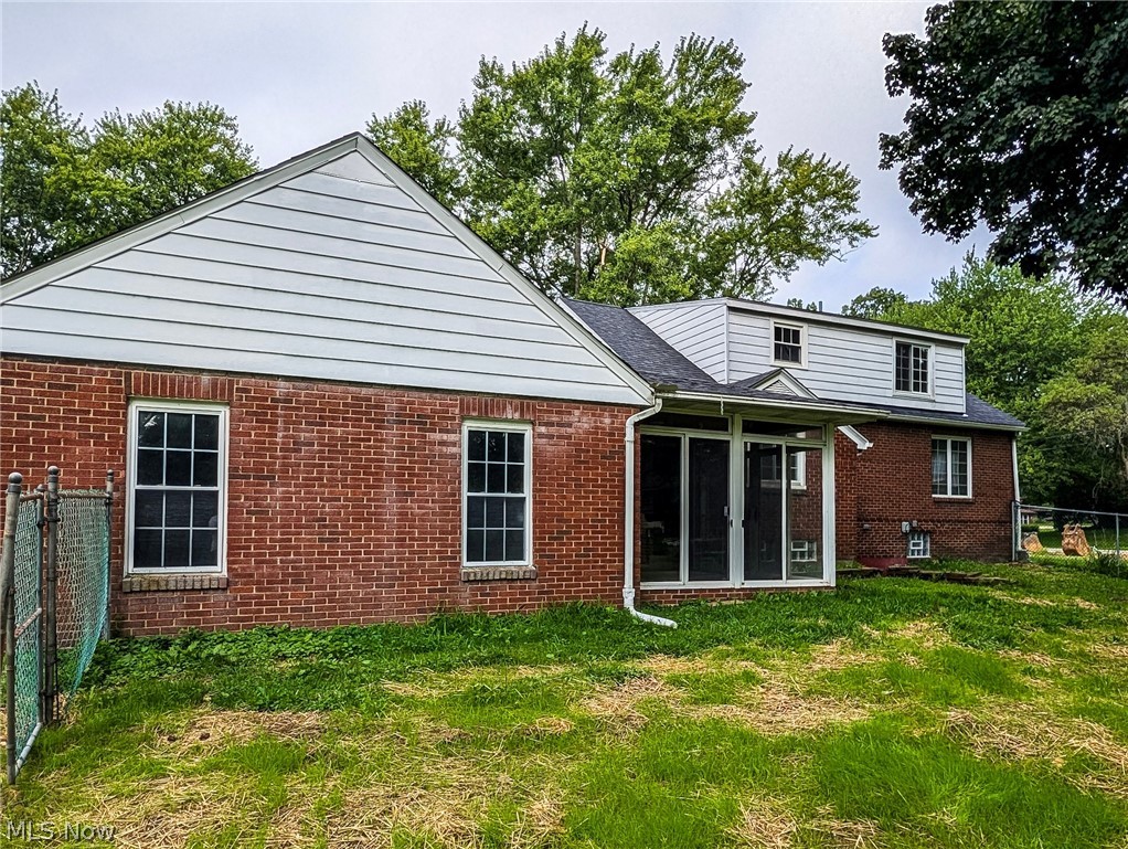 6328 Roselawn Avenue Ravenna OH 44266