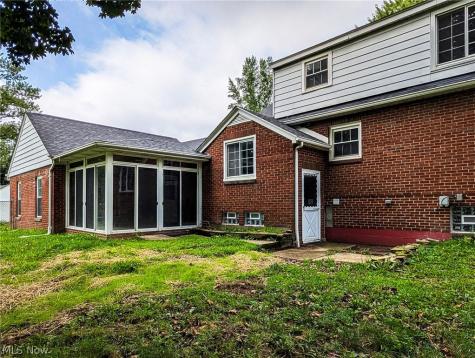 6328 Roselawn Avenue Ravenna OH 44266