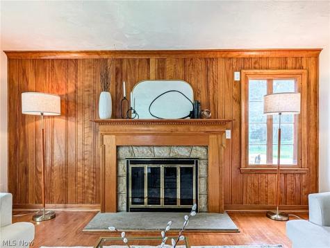 6328 Roselawn Avenue Ravenna OH 44266