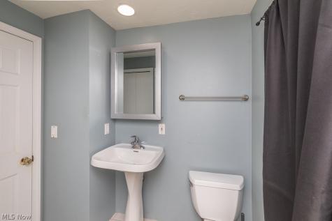 8324 Chesterfield Avenue Parma OH 44129