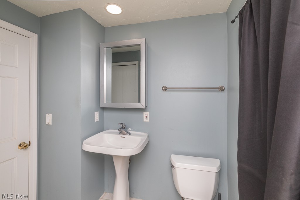 8324 Chesterfield Avenue Parma OH 44129