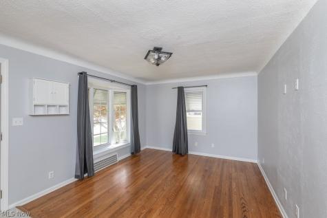 8324 Chesterfield Avenue Parma OH 44129