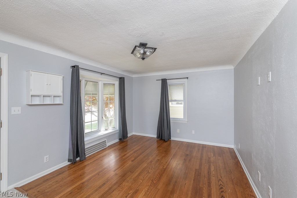 8324 Chesterfield Avenue Parma OH 44129