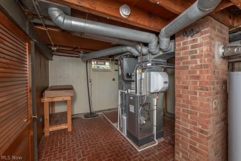 8324 Chesterfield Avenue Parma OH 44129