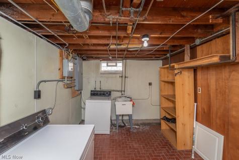 8324 Chesterfield Avenue Parma OH 44129