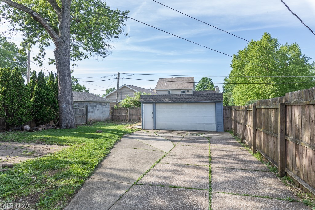 8324 Chesterfield Avenue Parma OH 44129