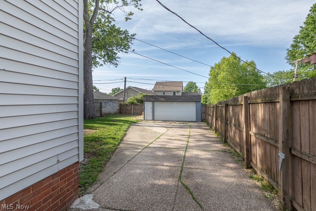 8324 Chesterfield Avenue Parma OH 44129