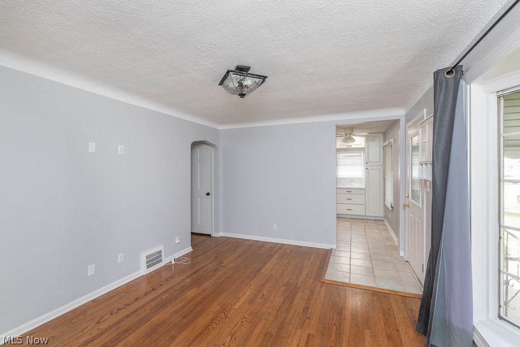 8324 Chesterfield Avenue Parma OH 44129