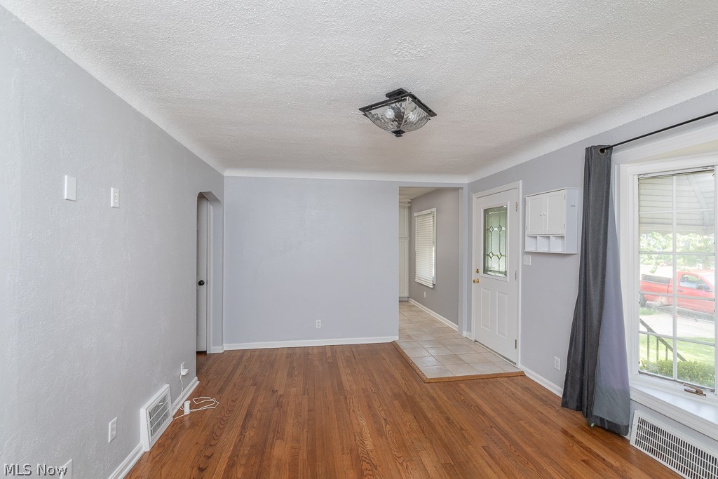 8324 Chesterfield Avenue Parma OH 44129